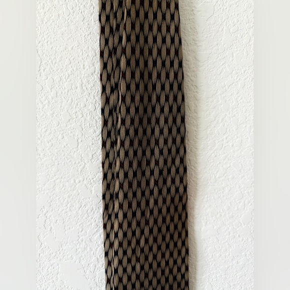 Dior Men's Elegant Blue and Red Pocket Square - Picture 4 of 7